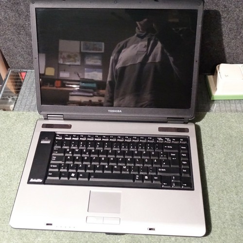 Toshiba laptop notebook - laptop,